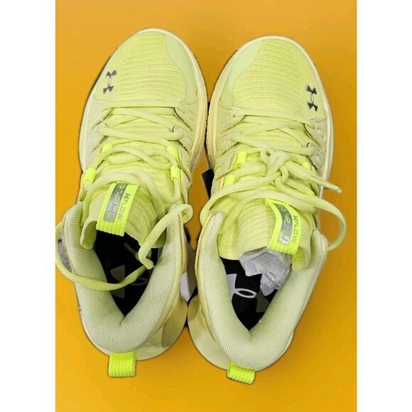 Under Armour Flow Breakthru 4 Womens Sonic Yellow Size 8 Regular 3026641-701 NIB - Picture 3 of 6